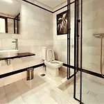 West Townhouse Lobon *
