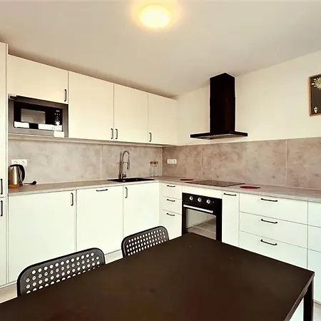 West Townhouse Lobon *