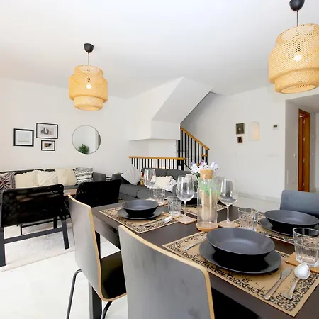 West Townhouse Lobon Casa vacanze *
