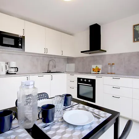 West Townhouse Lobon Hébergement de vacances *