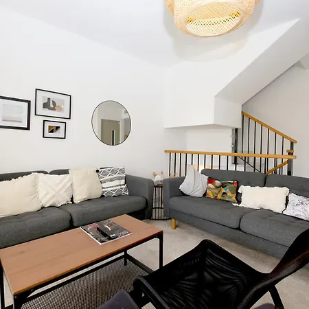 Hébergement de vacances West Townhouse Lobon *